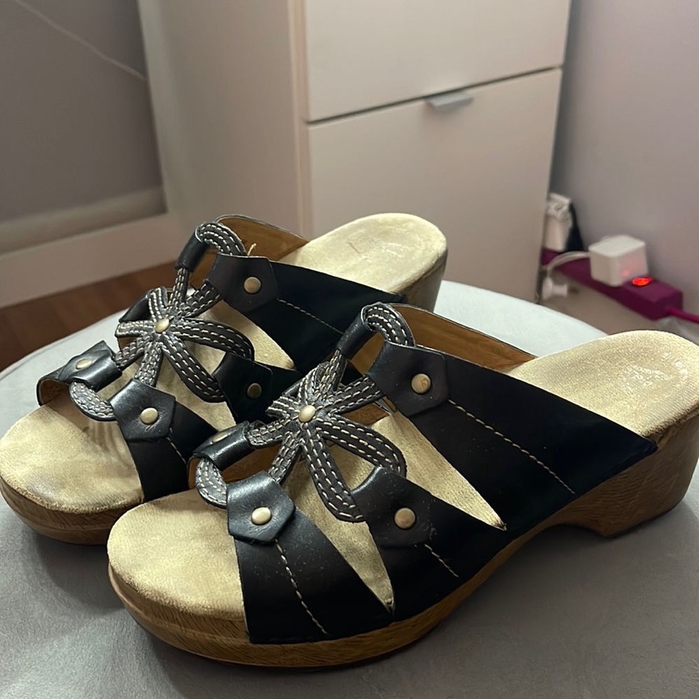 Dansko flower clogs Y2K vibes